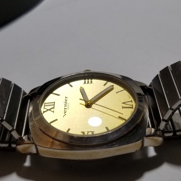 VERNIER For Men Watch Quartz Movement Silver Tone Working Excellent Condition - Picture 13 of 14